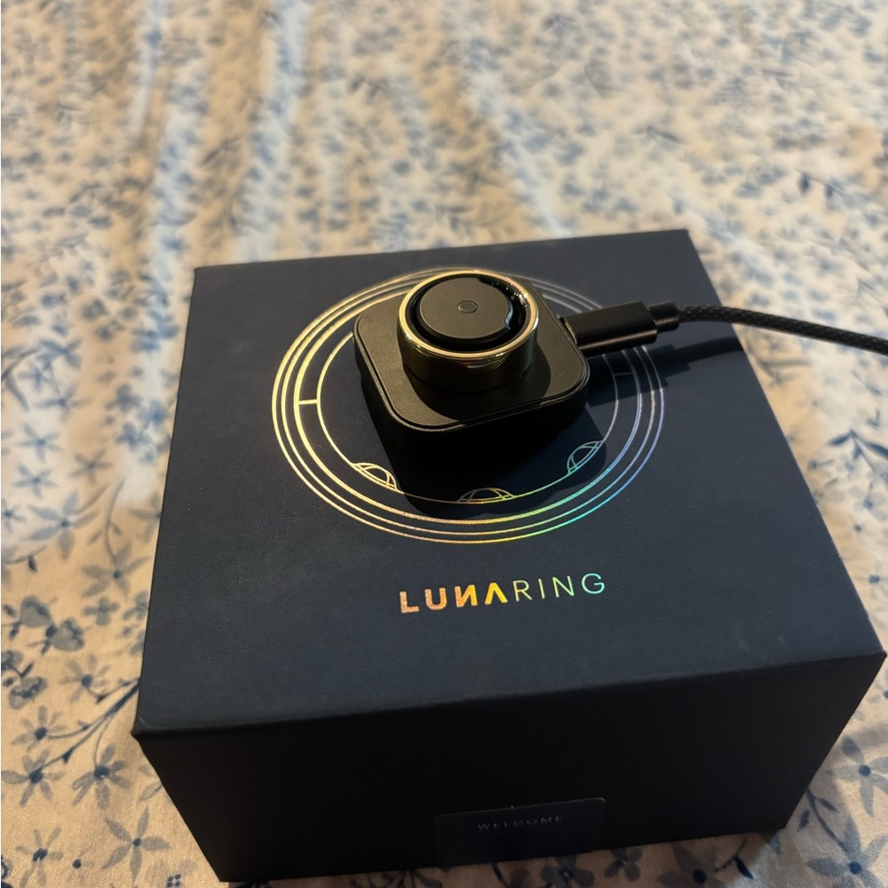 LunaRing size 9 Gold with Wireless Charter
